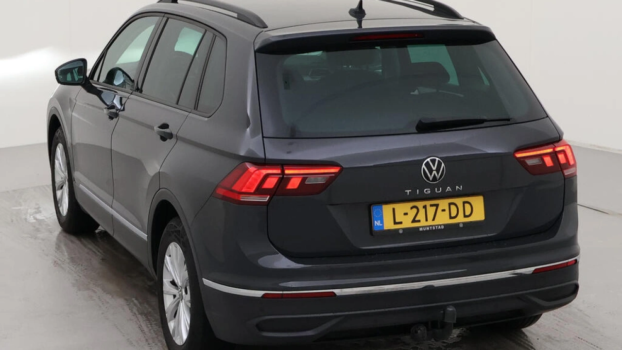 Volkswagen Tiguan 1.5 TSI Life Executive | Navi | Trekhaak | Verwacht