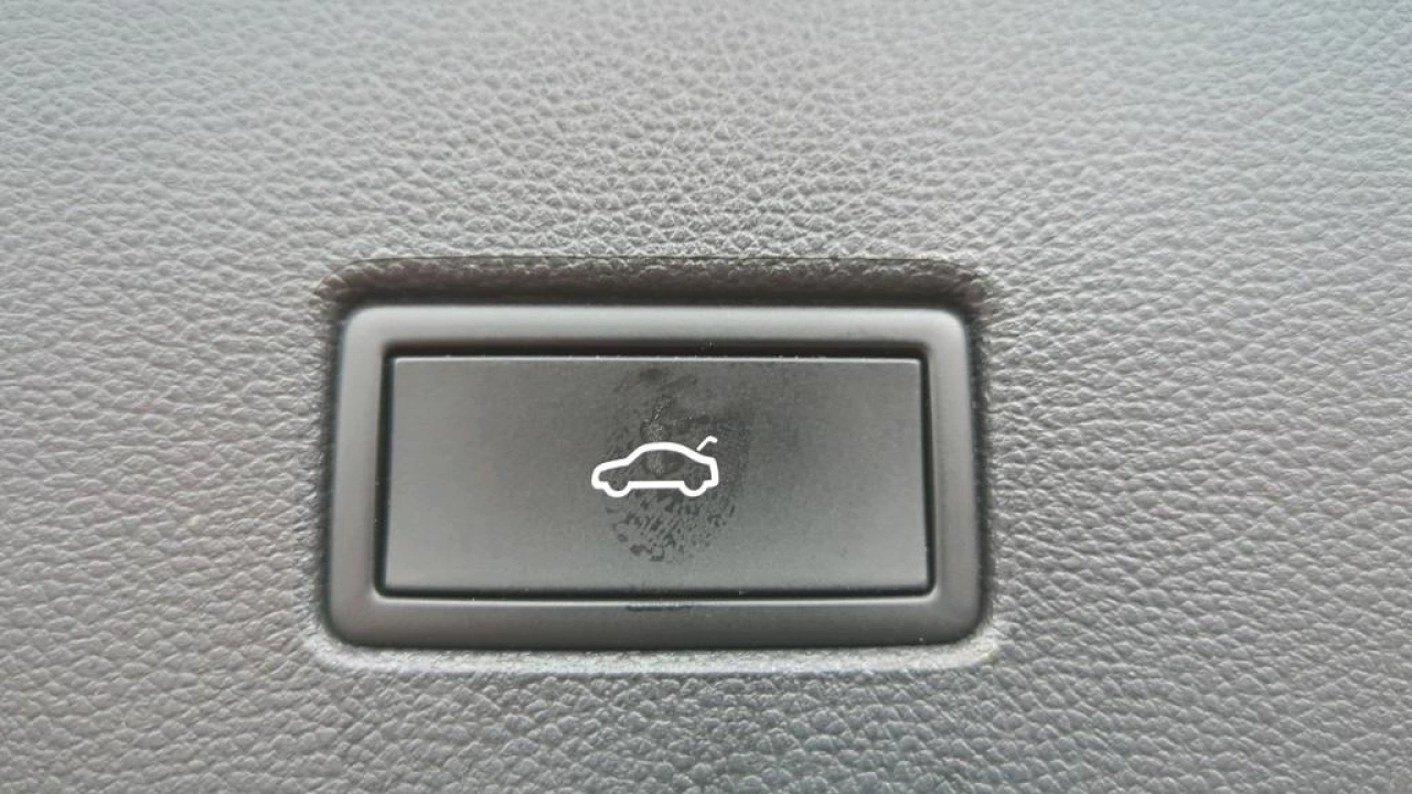 Volkswagen T-Roc 1.5 TSI Automaat Style Bus.| Camera | Elec klep | Navi |