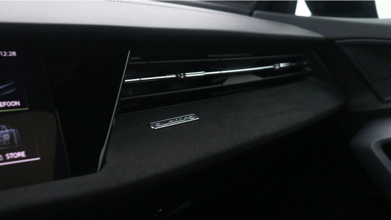 Audi A3 Sportback 2.0 TSFI S3 quattro | Panoramadak | Sonos | Performance-uitlaat titaan |