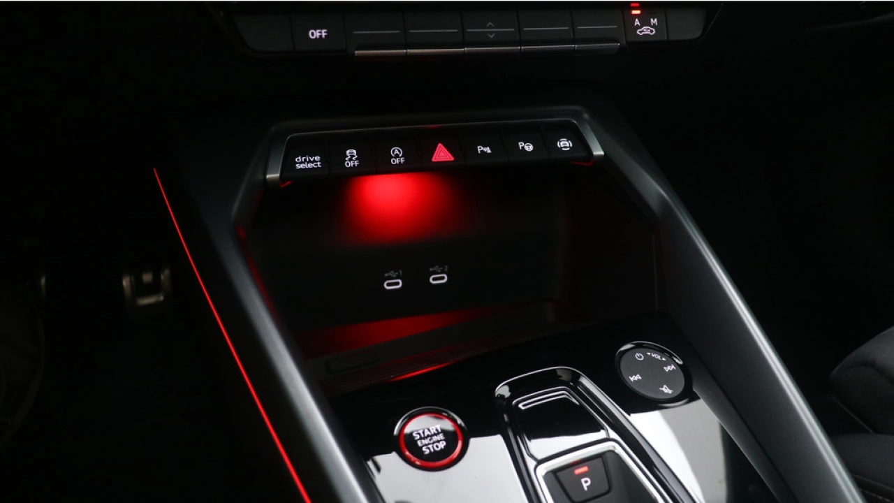 Audi A3 Sportback 2.0 TSFI S3 quattro | Panoramadak | Sonos | Performance-uitlaat titaan |