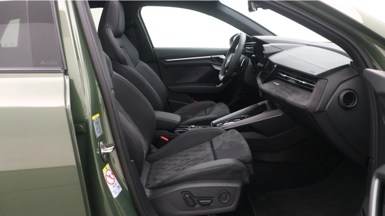 Audi A3 Sportback 2.0 TSFI S3 quattro | Panoramadak | Sonos | Performance-uitlaat titaan |