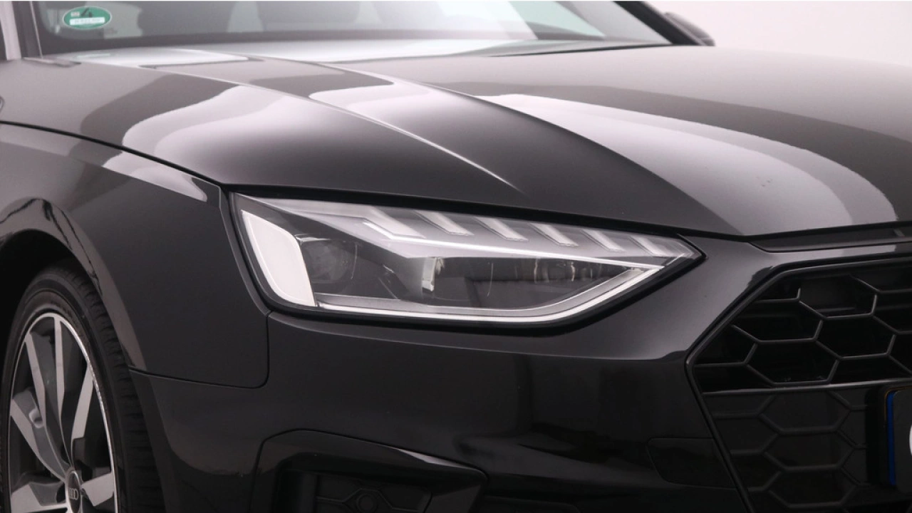 Audi A4 Avant 35 TFSI S edition Competition | Zwart optiek | 18