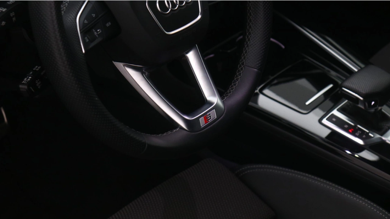 Audi A4 Avant 35 TFSI S edition Competition | Zwart optiek | 18