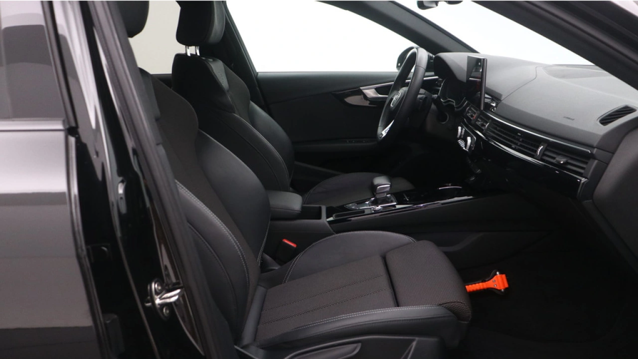 Audi A4 Avant 35 TFSI S edition Competition | Zwart optiek | 18