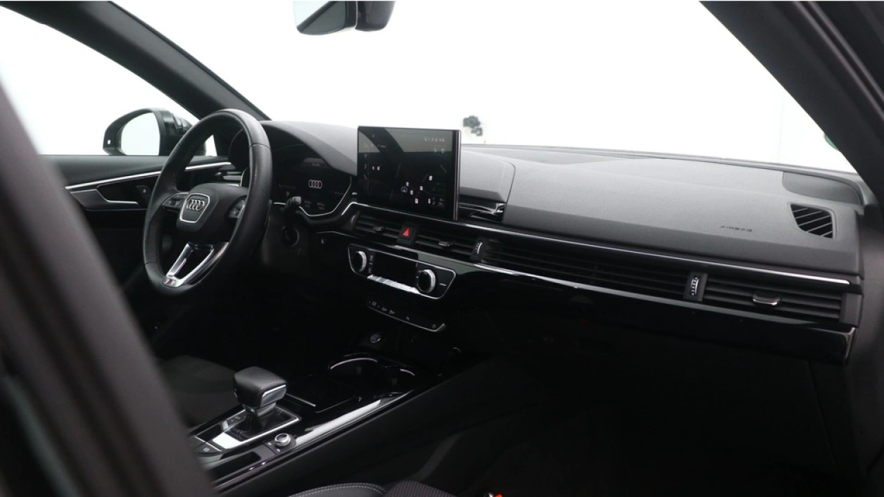 Audi A4 Avant 35 TFSI S edition Competition | Zwart optiek | 18