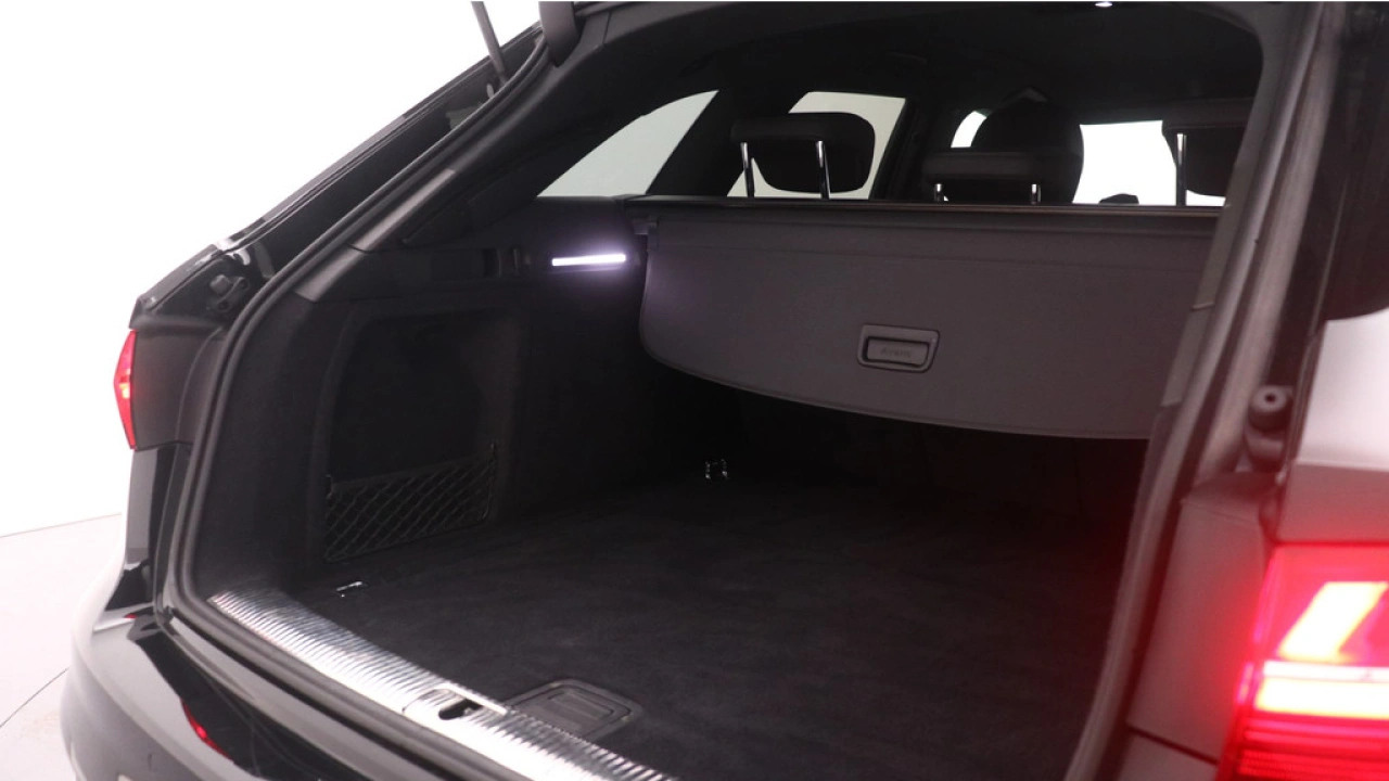 Audi A4 Avant 35 TFSI S edition Competition | Zwart optiek | 18