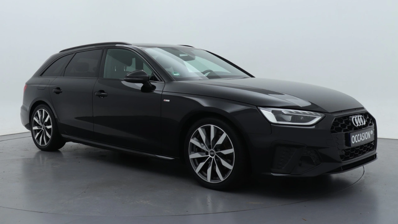 Audi A4 Avant 35 TFSI S edition Competition | Zwart optiek | 18