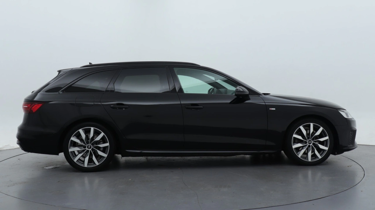Audi A4 Avant 35 TFSI S edition Competition | Zwart optiek | 18