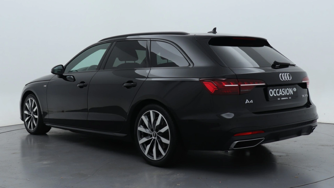Audi A4 Avant 35 TFSI S edition Competition | Zwart optiek | 18