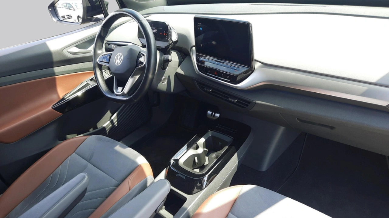 Volkswagen ID.4 First 204pk 77 kWh accu | Navi | PDC | Camera | Donker glas | Alcantara/leer | Verwarmde stoelen | A