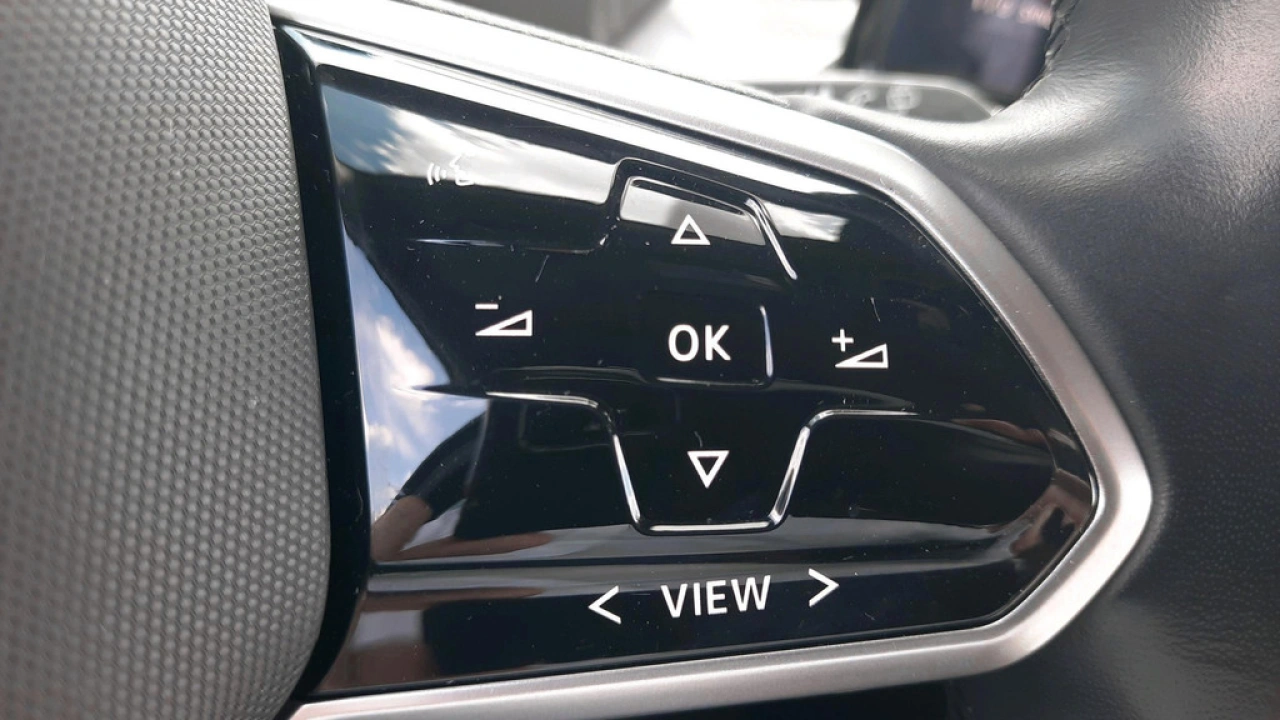 Volkswagen ID.4 First 204pk 77 kWh accu | Navi | PDC | Camera | Donker glas | Alcantara/leer | Verwarmde stoelen | A
