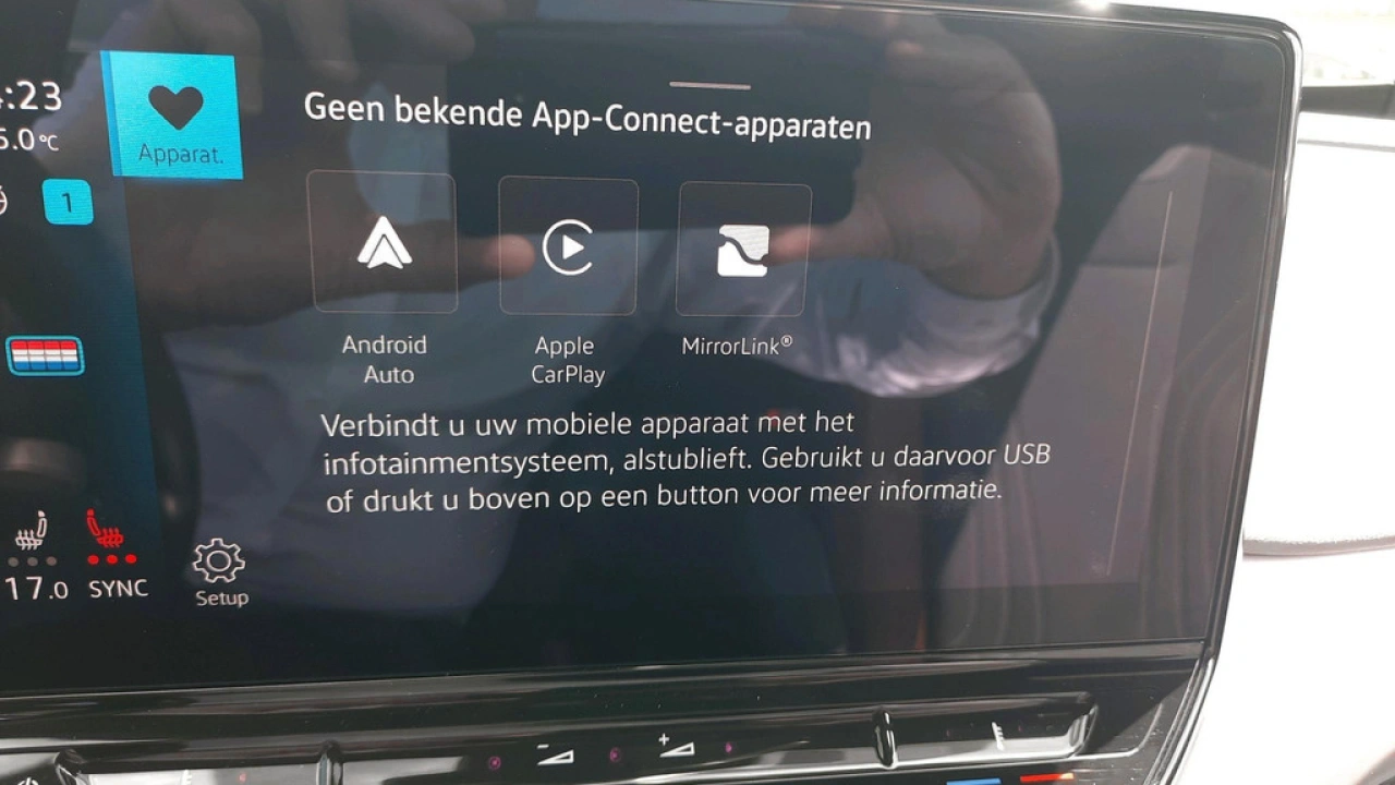 Volkswagen ID.4 First 204pk 77 kWh accu | Navi | PDC | Camera | Donker glas | Alcantara/leer | Verwarmde stoelen | A