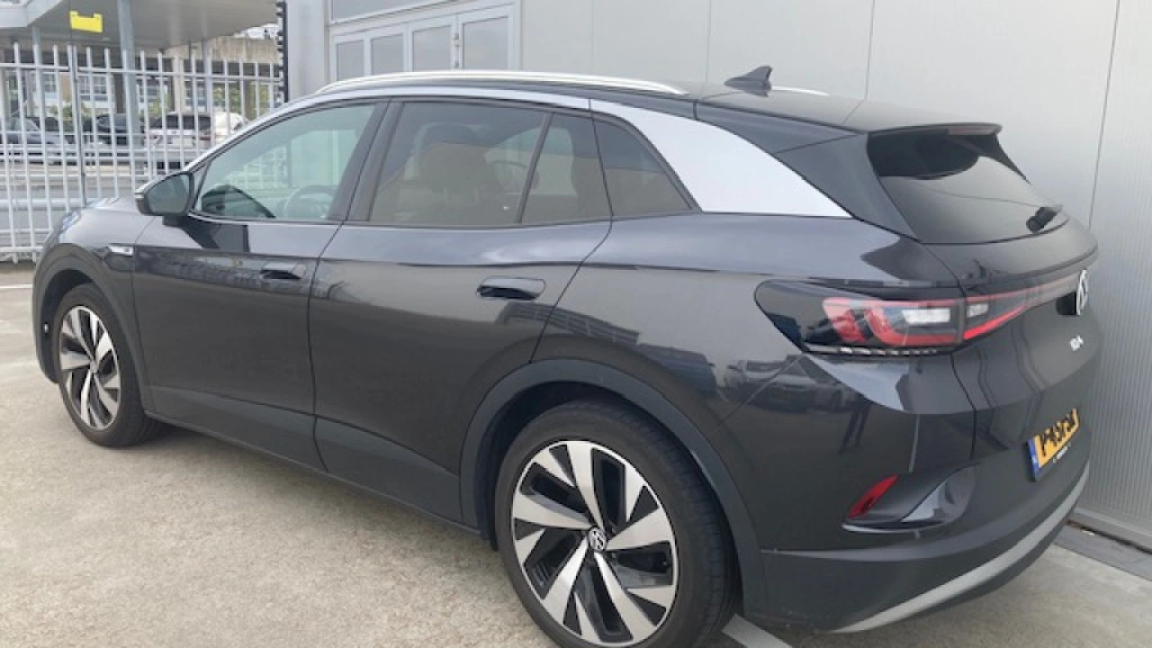 Volkswagen ID.4 First 204pk 77 kWh accu | Navi | PDC | Camera | Donker glas | Alcantara/leer | Verwarmde stoelen | A