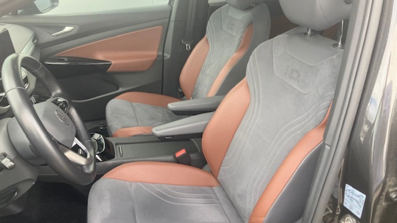 Volkswagen ID.4 First 204pk 77 kWh accu | Navi | PDC | Camera | Donker glas | Alcantara/leer | Verwarmde stoelen | A
