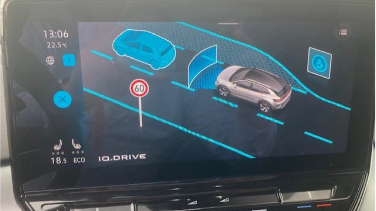 Volkswagen ID.4 First 204pk 77 kWh accu | Navi | PDC | Camera | Donker glas | Alcantara/leer | Verwarmde stoelen | A