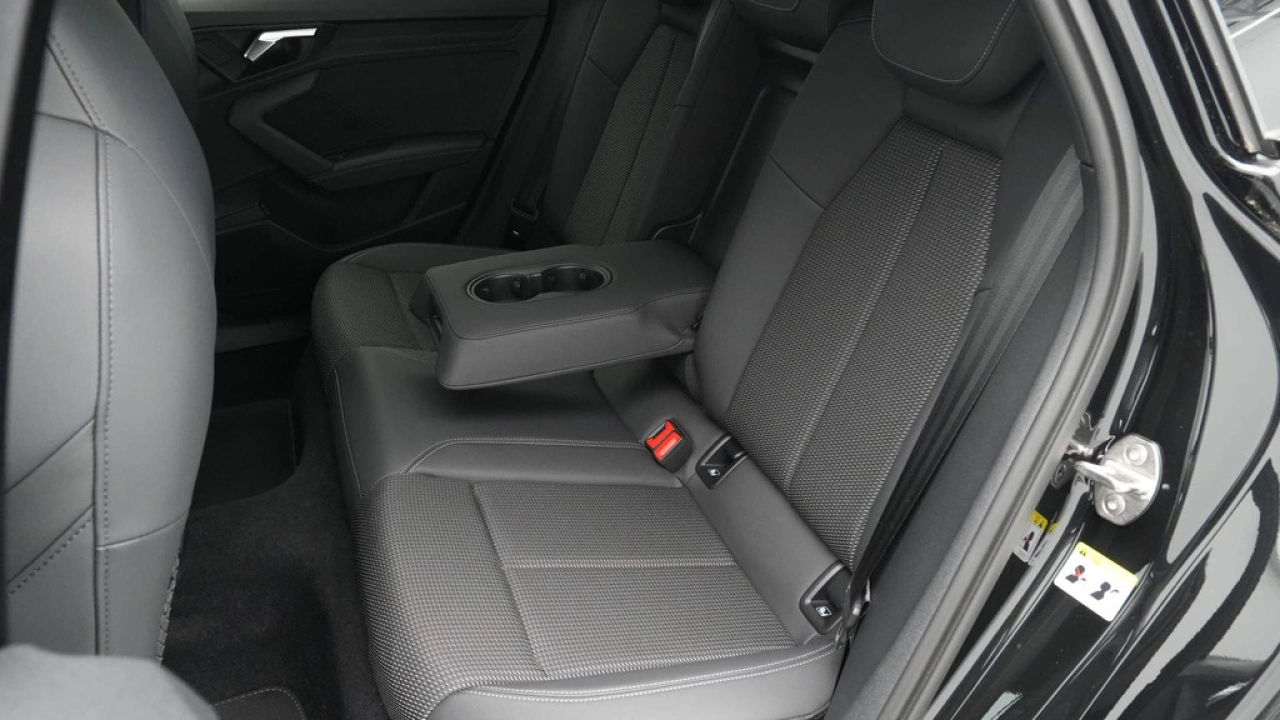 Audi A3 Sportback 30 TFSI 110 pk S-Tronic S line edition