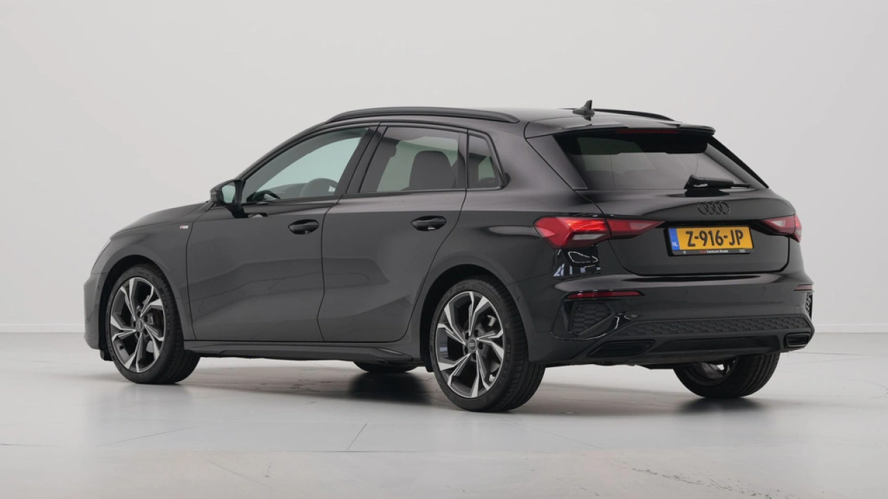 Audi A3 Sportback 30 TFSI 110 pk S-Tronic S line edition