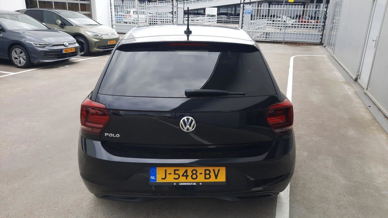 Volkswagen Polo 1.0 TSI Comfortline Executive | Navi | Privacy Glass | Parkeersensoren