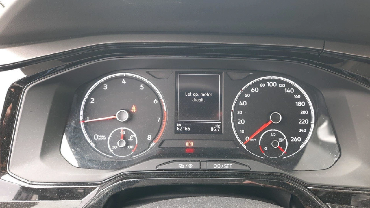 Volkswagen Polo 1.0 TSI Comfortline Executive | Navi | Privacy Glass | Parkeersensoren
