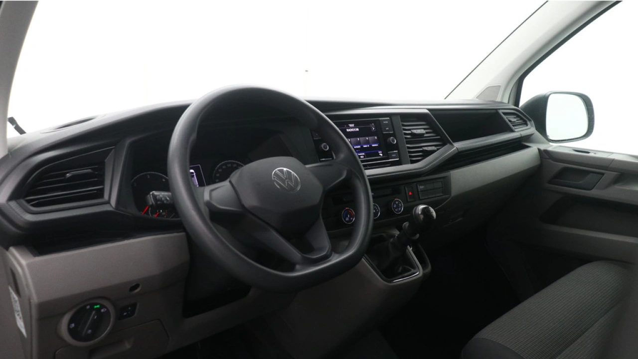 VW Bedrijfswagens Transporter 2.0 TDI L2H1 28 Economy Business