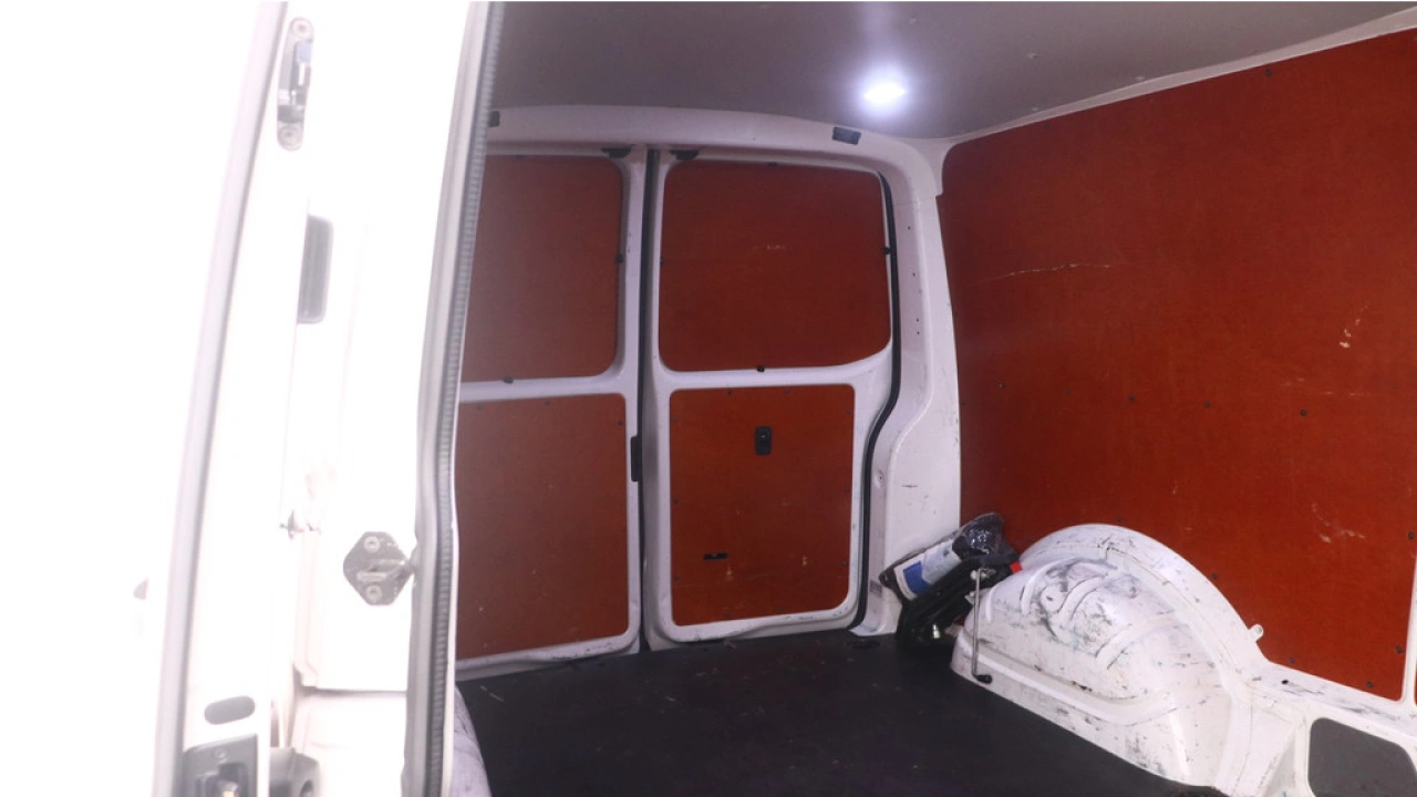 VW Bedrijfswagens Transporter 2.0 TDI L2H1 28 Economy Business