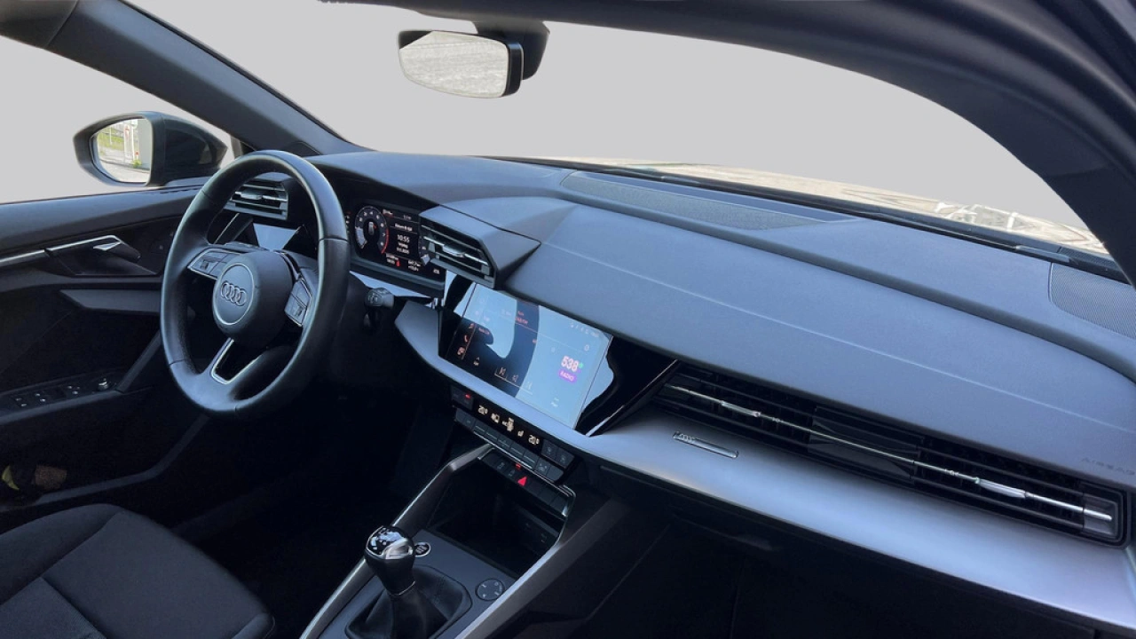 Audi A3 Sportback 30 TFSI 110Pk Pro Line / Parkeerhulp achter / Smartphone Interface
