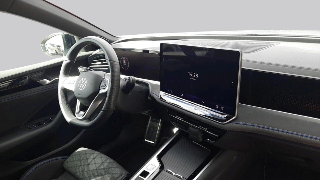 Volkswagen Passat Variant 1.5 eTSI R-Line Edition | Panoramadak | 19