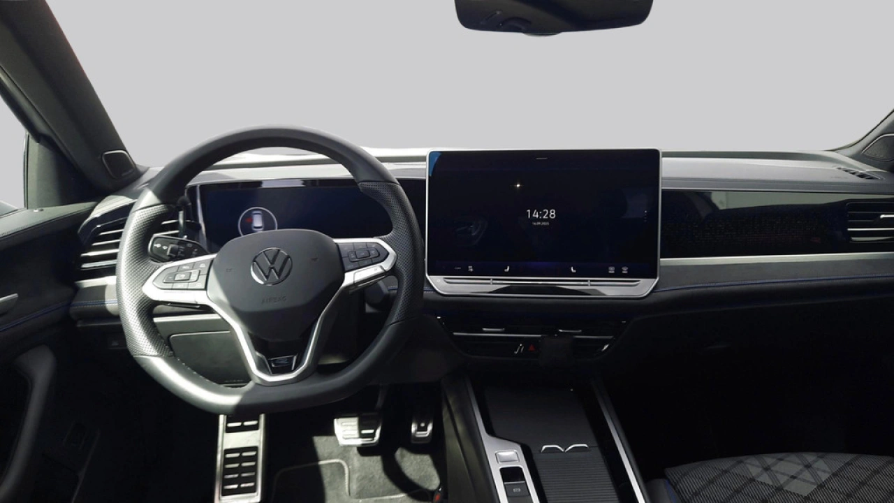 Volkswagen Passat Variant 1.5 eTSI R-Line Edition | Panoramadak | 19