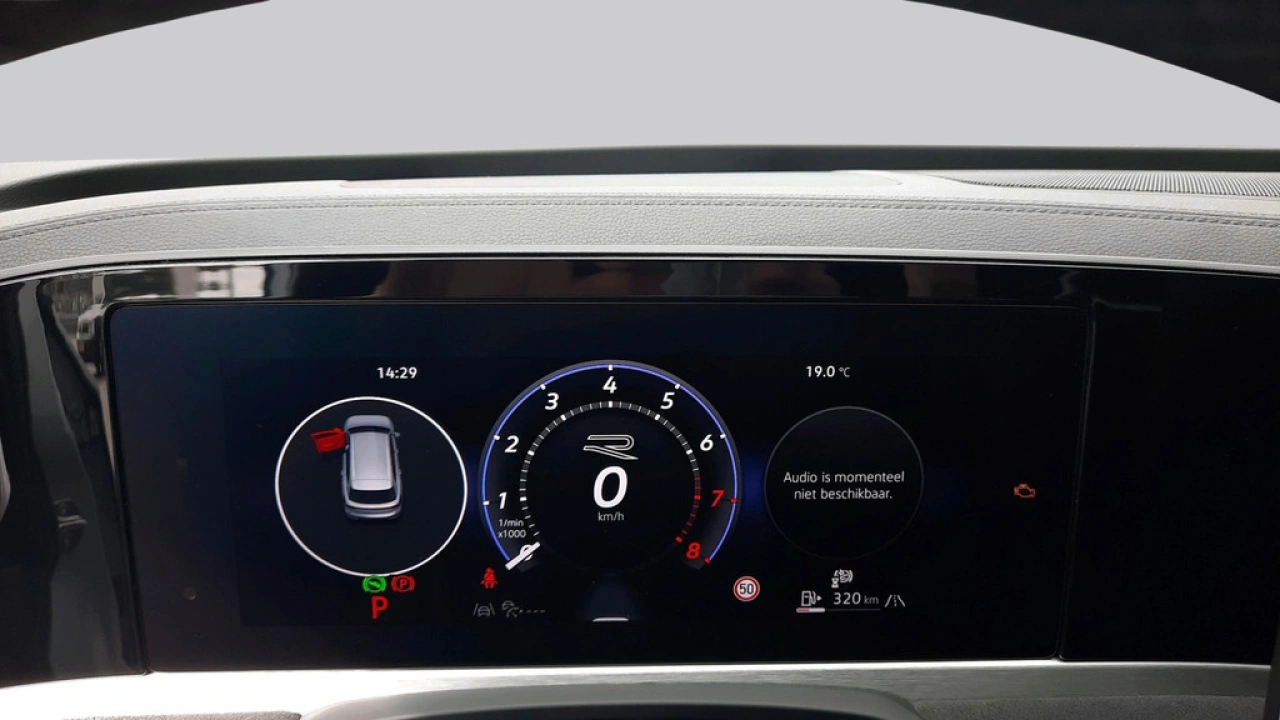 Volkswagen Passat Variant 1.5 eTSI R-Line Edition | Panoramadak | 19