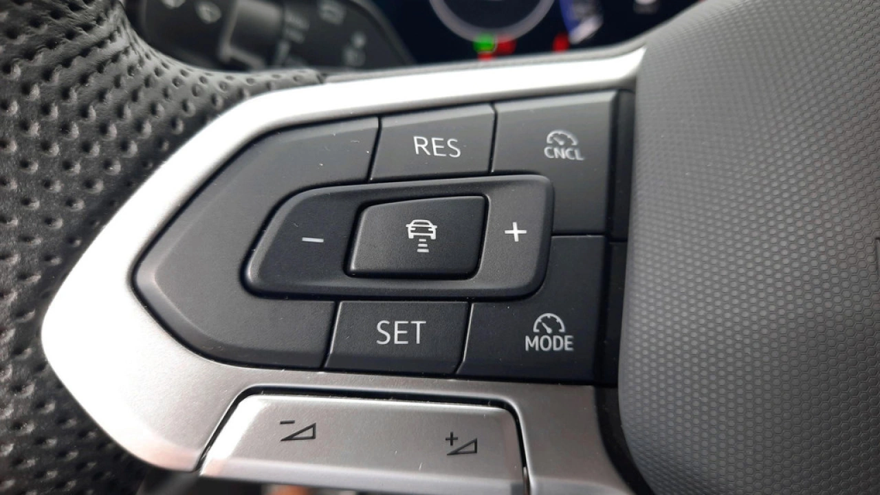 Volkswagen Passat Variant 1.5 eTSI R-Line Edition | Panoramadak | 19