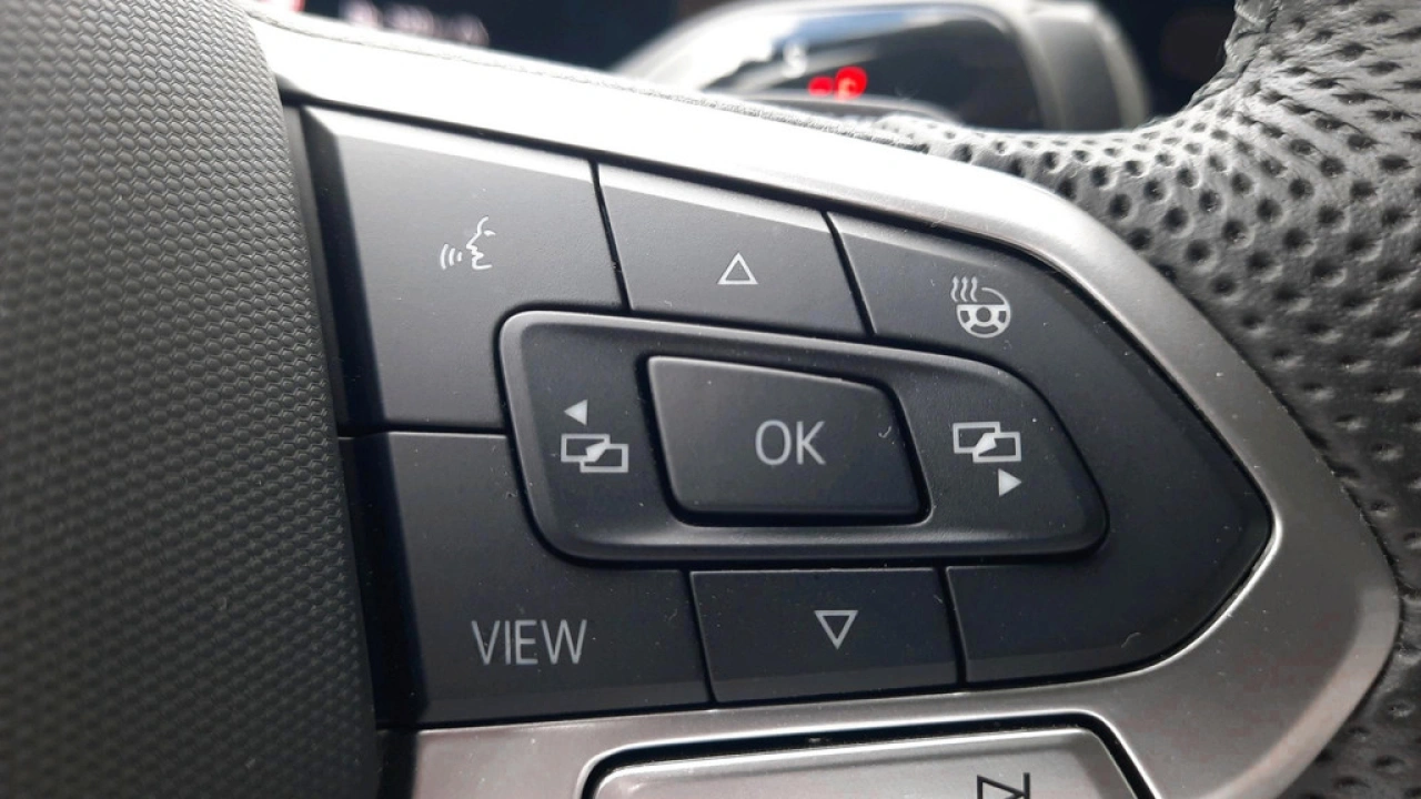 Volkswagen Passat Variant 1.5 eTSI R-Line Edition | Panoramadak | 19