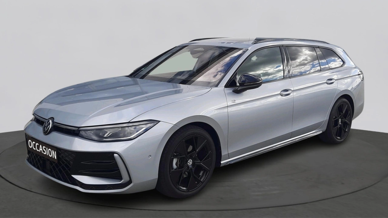 Volkswagen Passat Variant 1.5 eTSI R-Line Edition | Panoramadak | 19