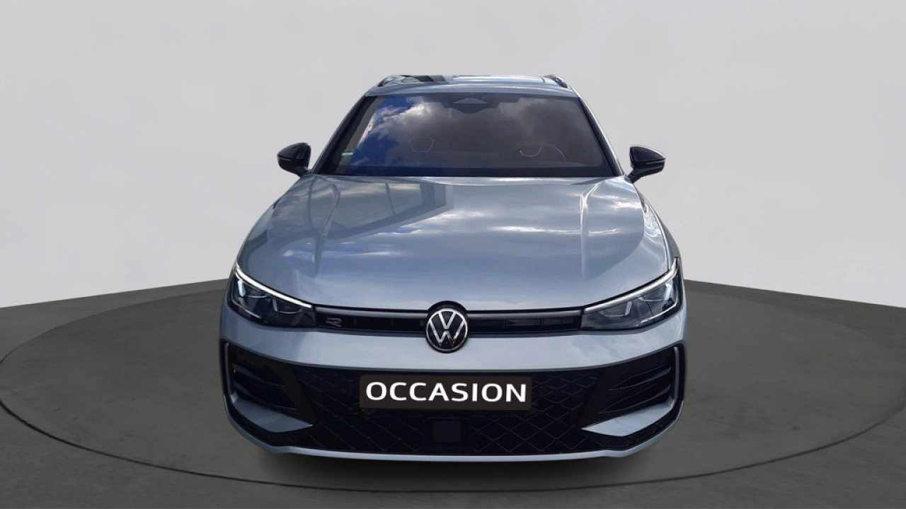 Volkswagen Passat Variant 1.5 eTSI R-Line Edition | Panoramadak | 19