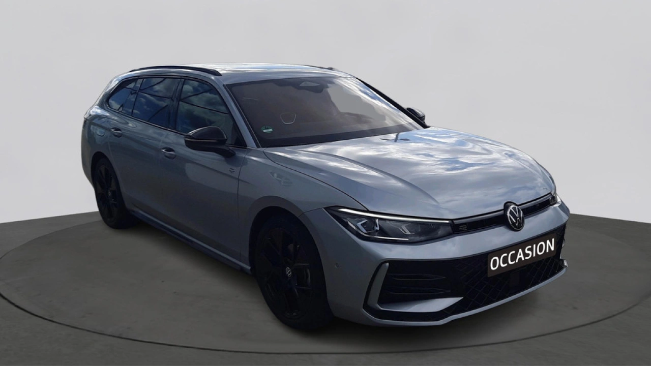 Volkswagen Passat Variant 1.5 eTSI R-Line Edition | Panoramadak | 19