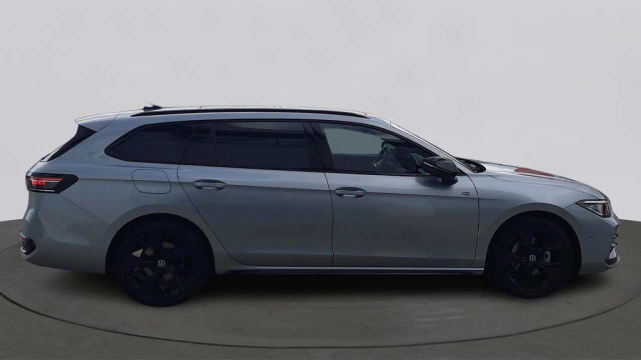 Volkswagen Passat Variant 1.5 eTSI R-Line Edition | Panoramadak | 19
