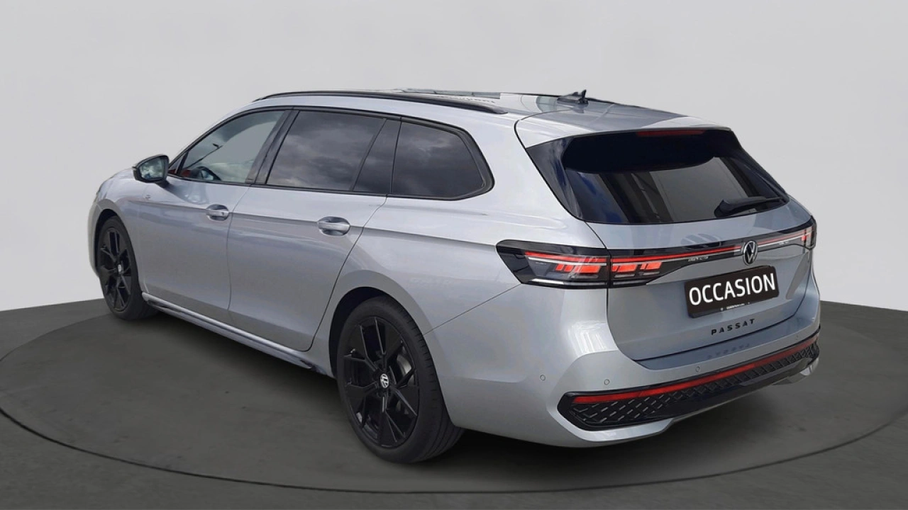Volkswagen Passat Variant 1.5 eTSI R-Line Edition | Panoramadak | 19