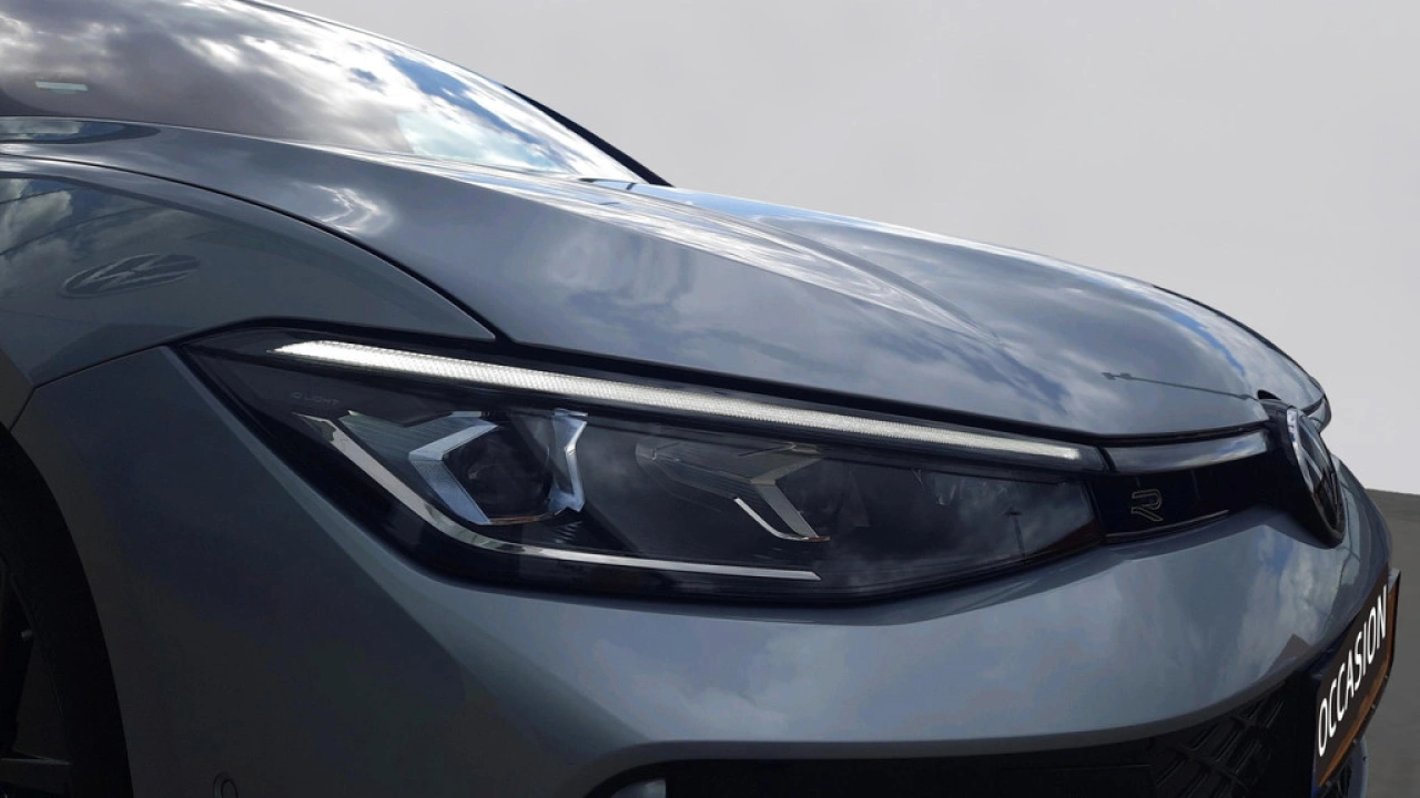 Volkswagen Passat Variant 1.5 eTSI R-Line Edition | Panoramadak | 19