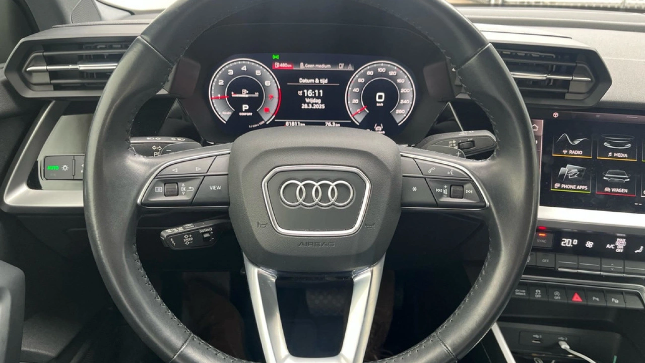 Audi A3 Limousine 35 TFSI 150Pk Business Edition / Stoelverwarming / ParkeerhulpV+A