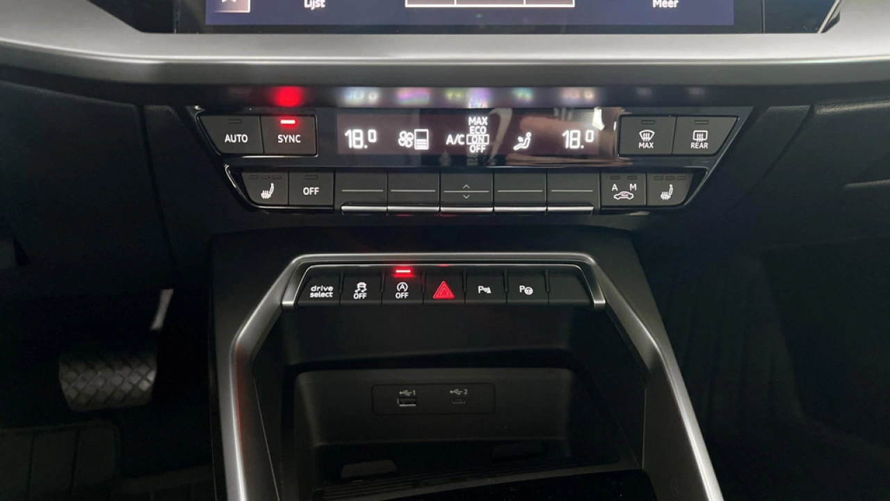 Audi A3 Limousine 35 TFSI 150Pk Business Edition / Stoelverwarming / ParkeerhulpV+A