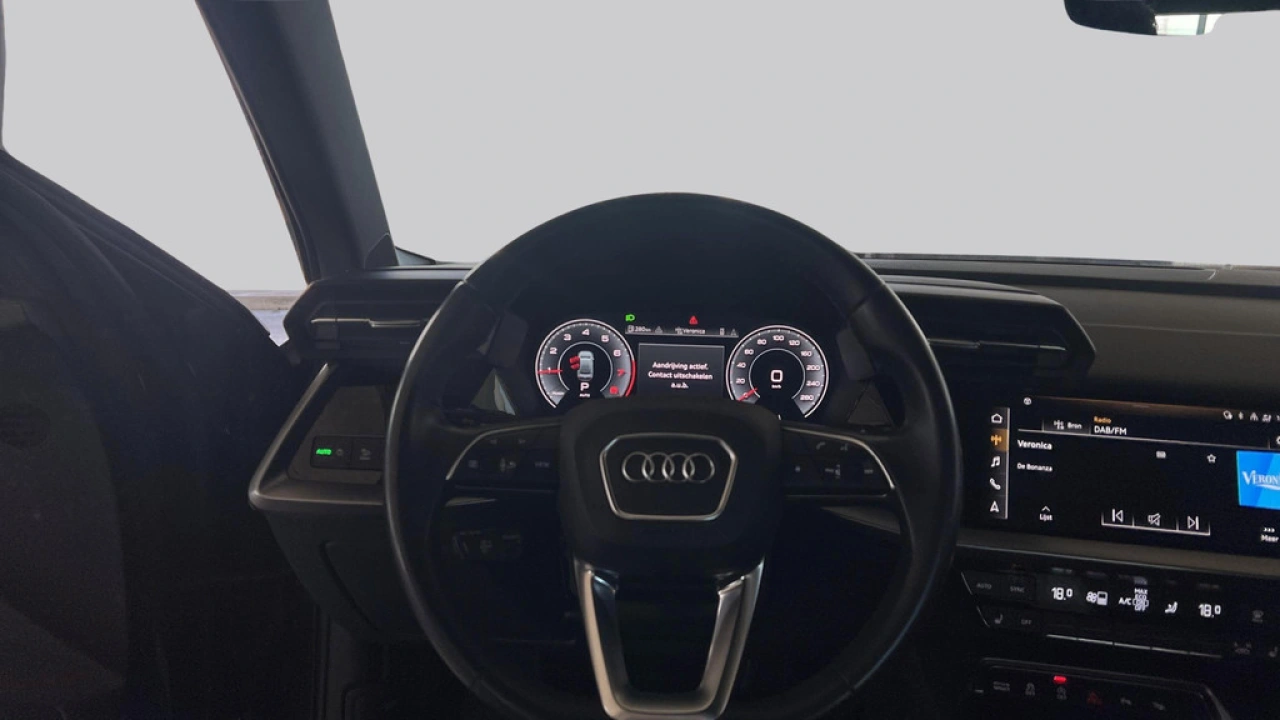 Audi A3 Limousine 35 TFSI 150Pk Business Edition / Stoelverwarming / ParkeerhulpV+A