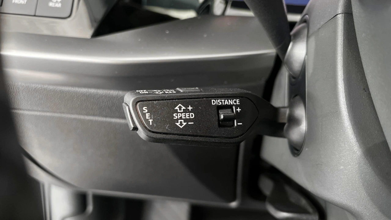 Audi A3 Limousine 35 TFSI 150Pk Business Edition / Stoelverwarming / ParkeerhulpV+A