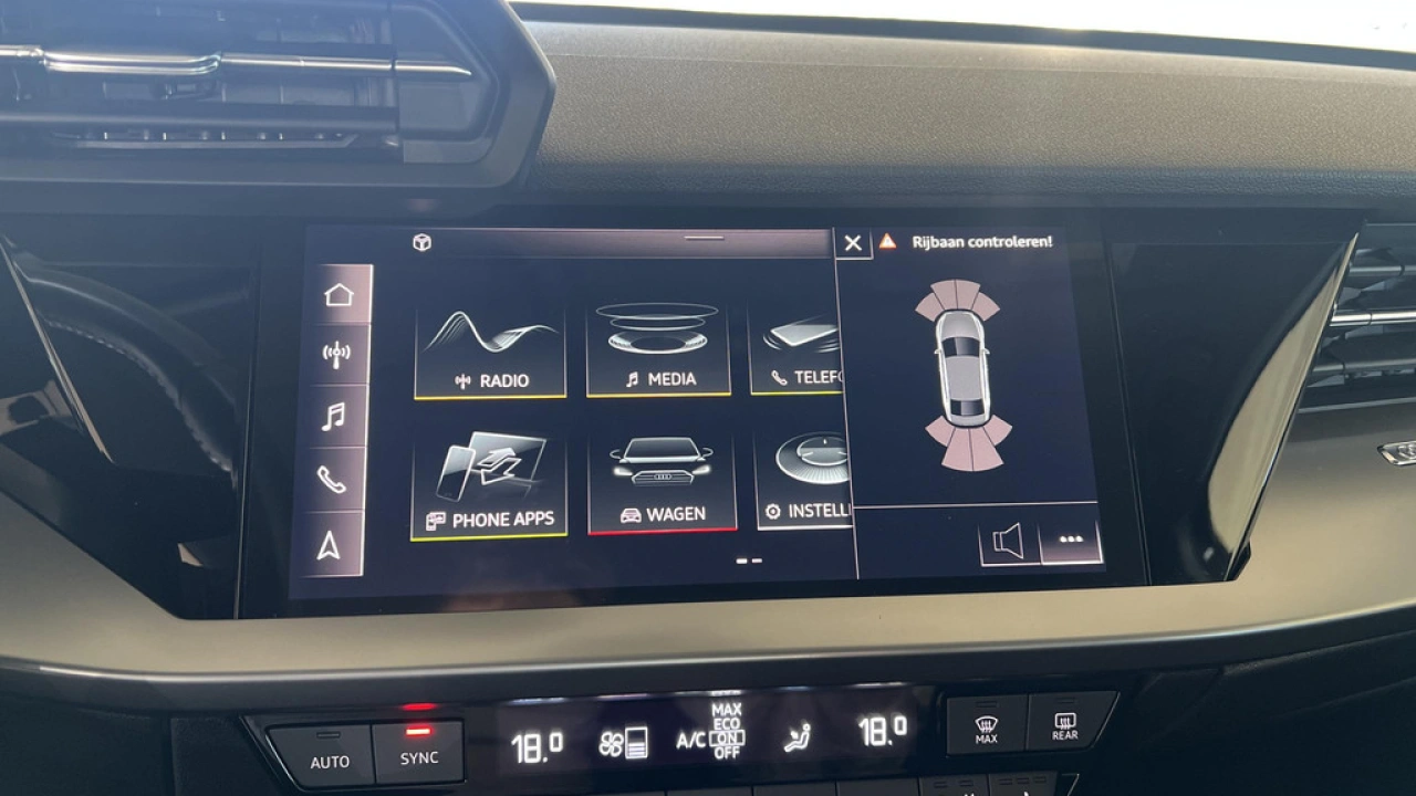 Audi A3 Limousine 35 TFSI 150Pk Business Edition / Stoelverwarming / ParkeerhulpV+A