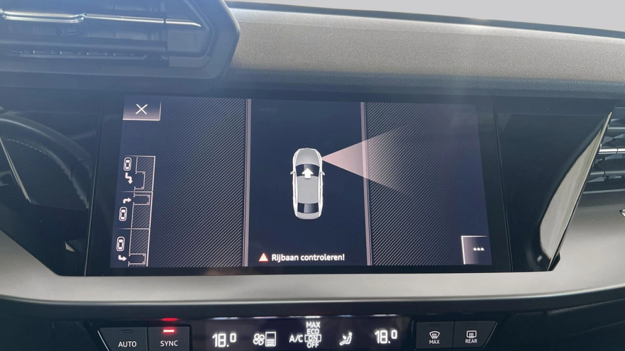 Audi A3 Limousine 35 TFSI 150Pk Business Edition / Stoelverwarming / ParkeerhulpV+A