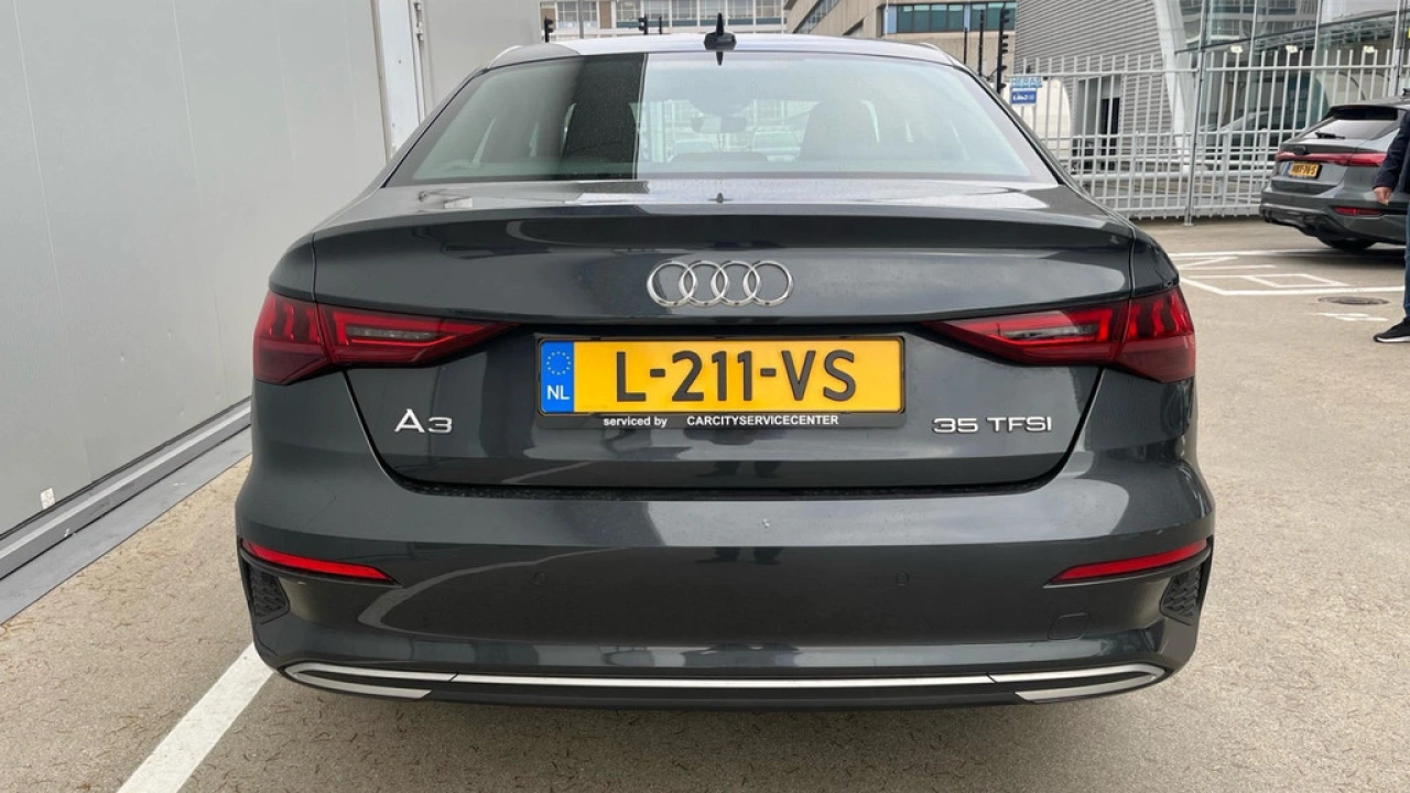 Audi A3 Limousine 35 TFSI 150Pk Business Edition / Stoelverwarming / ParkeerhulpV+A