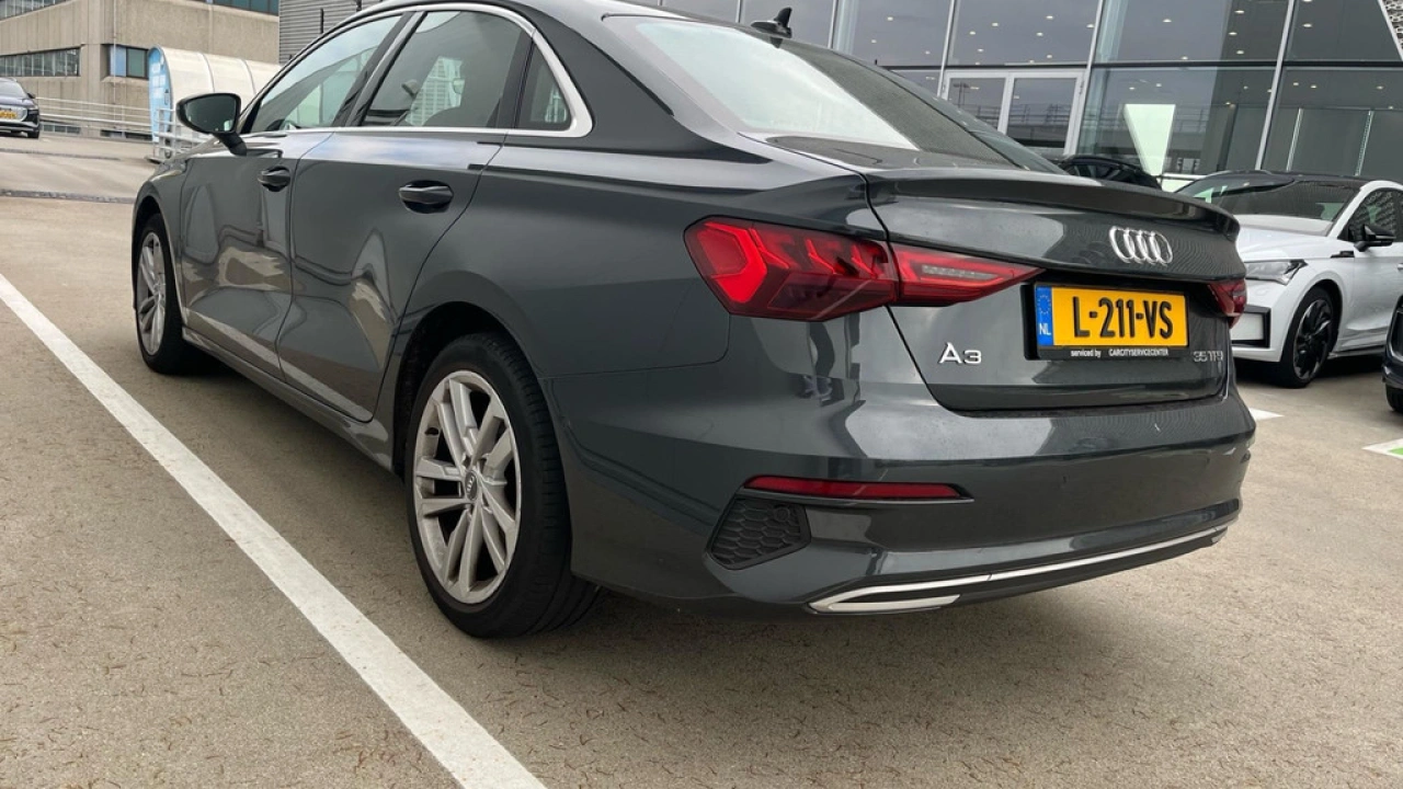 Audi A3 Limousine 35 TFSI 150Pk Business Edition / Stoelverwarming / ParkeerhulpV+A