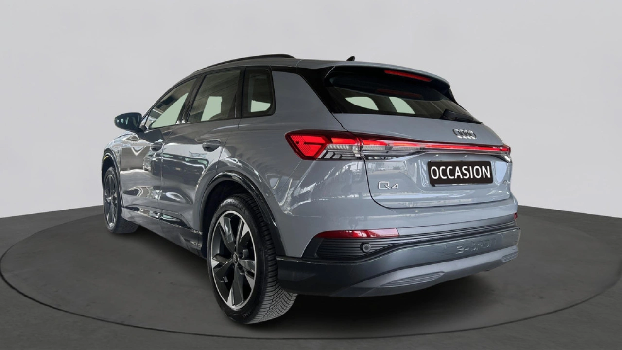 Audi Q4 e-tron 40 Advanced edition 82Kwh 204Pk / Parkeerhulp plus / Matrix Led / Sfeerverlichting