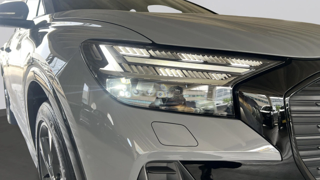 Audi Q4 e-tron 40 Advanced edition 82Kwh 204Pk / Parkeerhulp plus / Matrix Led / Sfeerverlichting