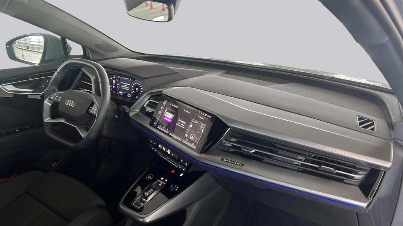 Audi Q4 e-tron 40 Advanced edition 82Kwh 204Pk / Parkeerhulp plus / Matrix Led / Sfeerverlichting