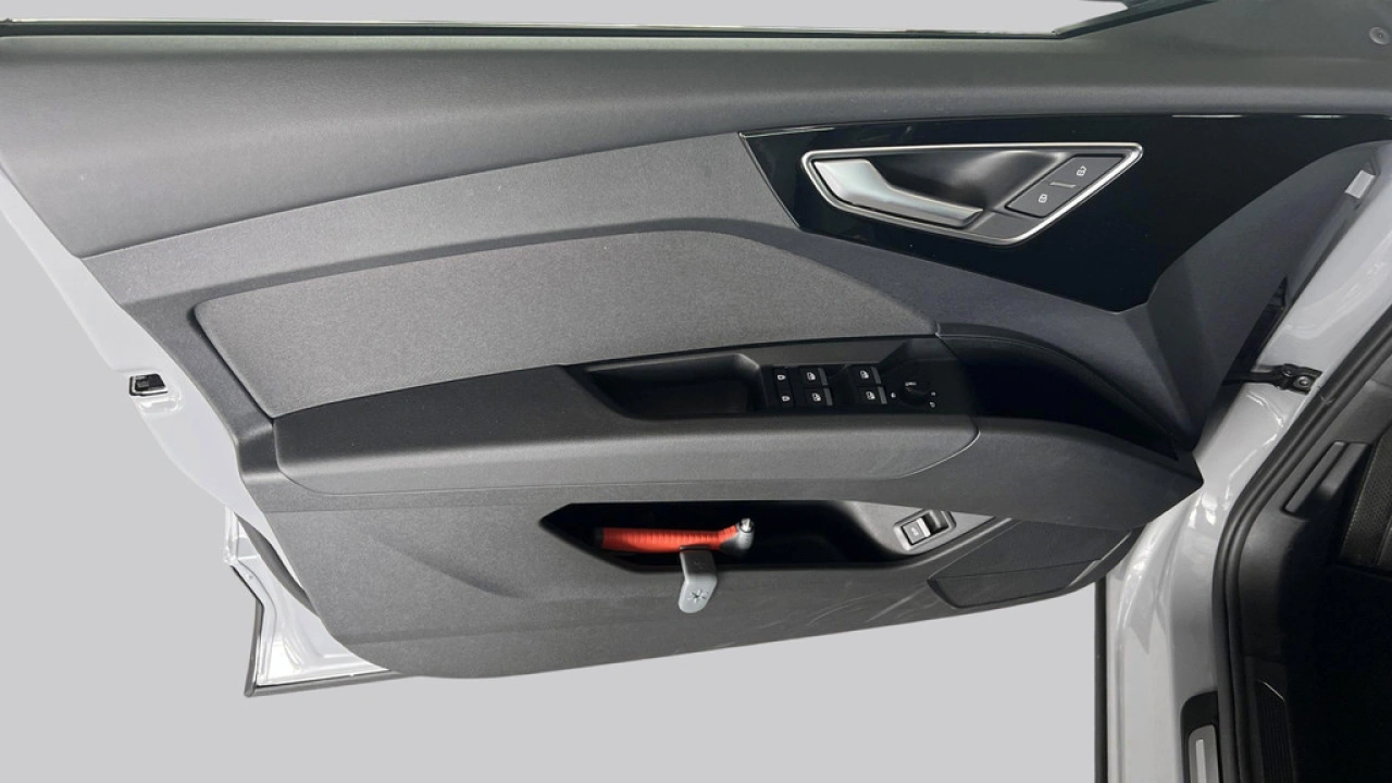 Audi Q4 e-tron 40 Advanced edition 82Kwh 204Pk / Parkeerhulp plus / Matrix Led / Sfeerverlichting