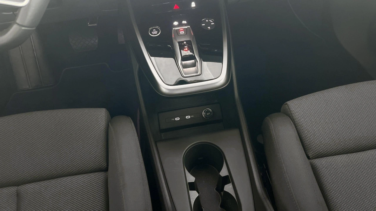 Audi Q4 e-tron 40 Advanced edition 82Kwh 204Pk / Parkeerhulp plus / Matrix Led / Sfeerverlichting